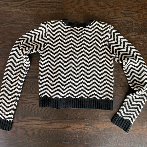 Small Black and White Sweater (Pacsun - LA Hearts) - Picture 4 of 4
